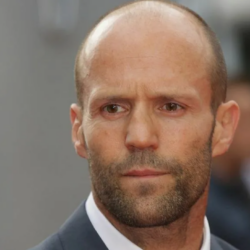 Jason Statham je 57: Jak se akční hvězda vyvíjela ve filmu během své dlouhé kariéry