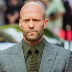 Jak se Jason Statham z akčního filmu stal starostlivým otcem: rodinný život s Rosie Huntington-Whiteley