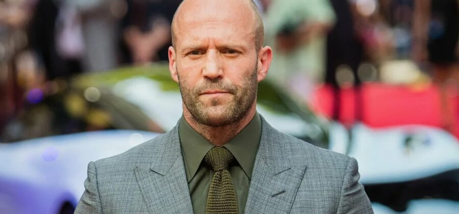 Jak se Jason Statham z akčního filmu stal starostlivým otcem: rodinný život s Rosie Huntington-Whiteley