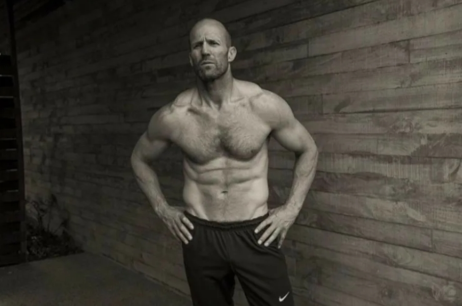 Jason Statham překonal trendy, memy a dokonce celé platformy sociálních médií