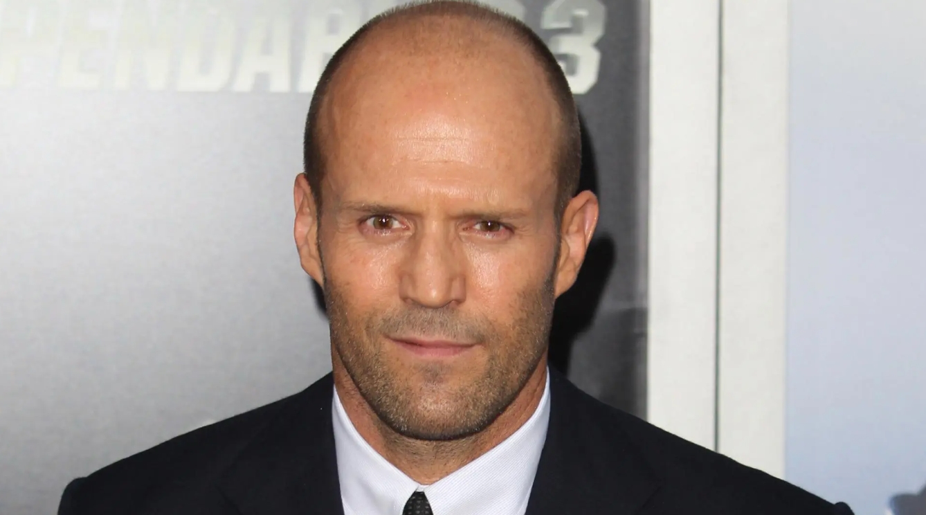 Jason Statham v akčním thrilleru Včelař je nový hrdina