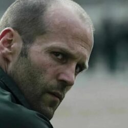 Jason Statham vyměnil asfalt za úl: proč bude akční thriller „Včelař“ nejneobvyklejším filmem roku